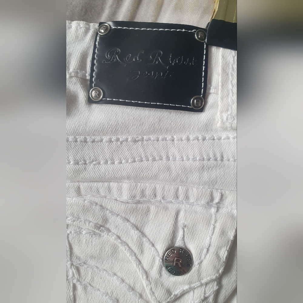 Red Rivet White Jean Shorts - Picture 5 of 6
